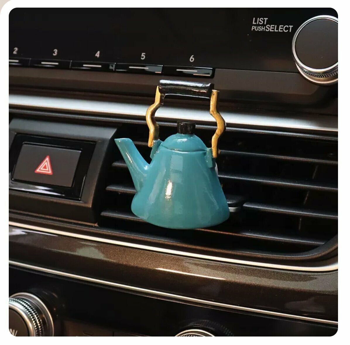 Hot selling creative car air outlet perfume clip (water teapot)