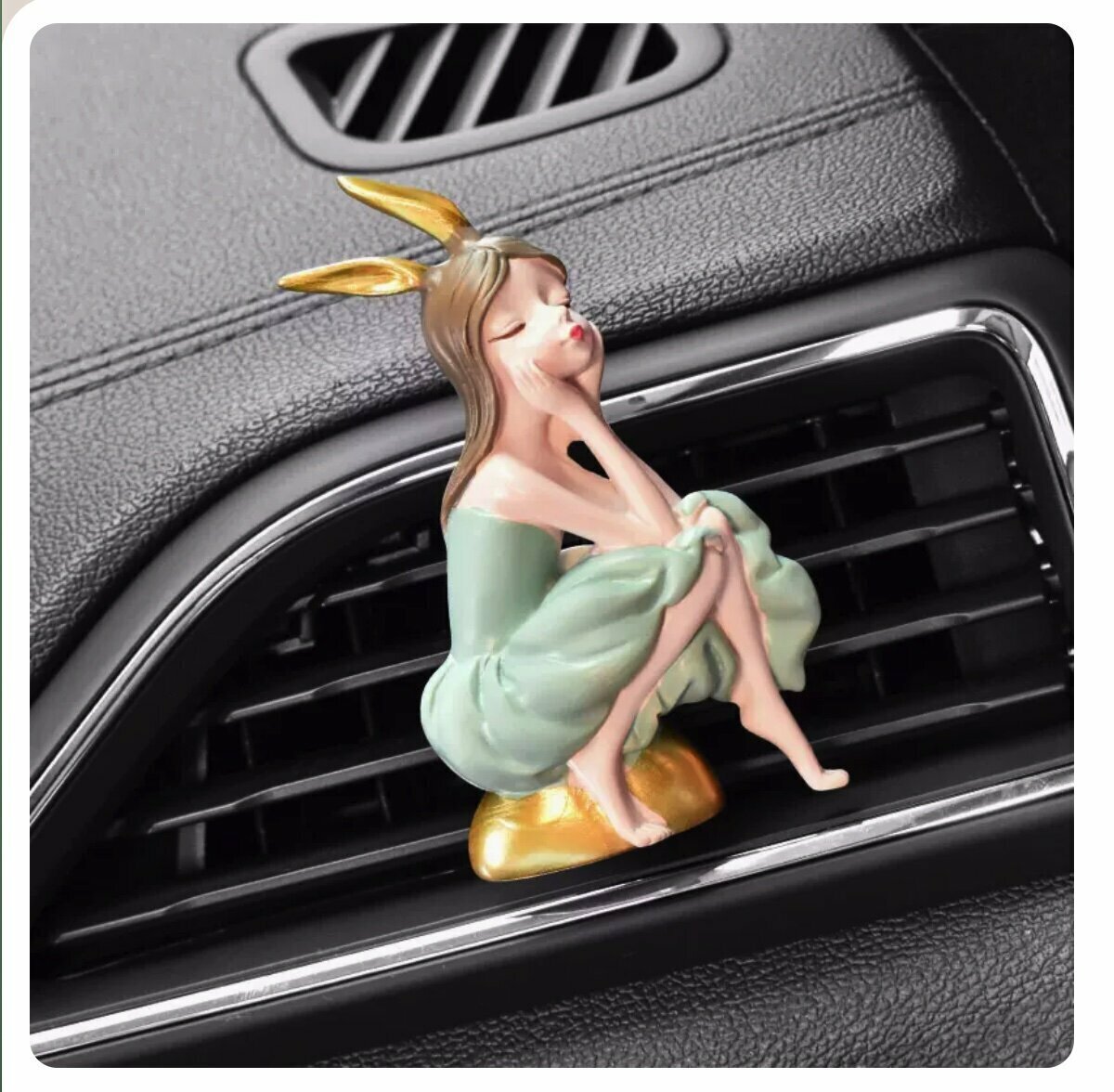 Hot selling car air vent clip aromatherapy car accessories (waiting for the girl)