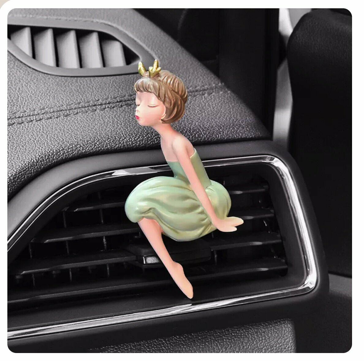 Hot selling car air vent clip aromatherapy car accessories (looking forward to girls)