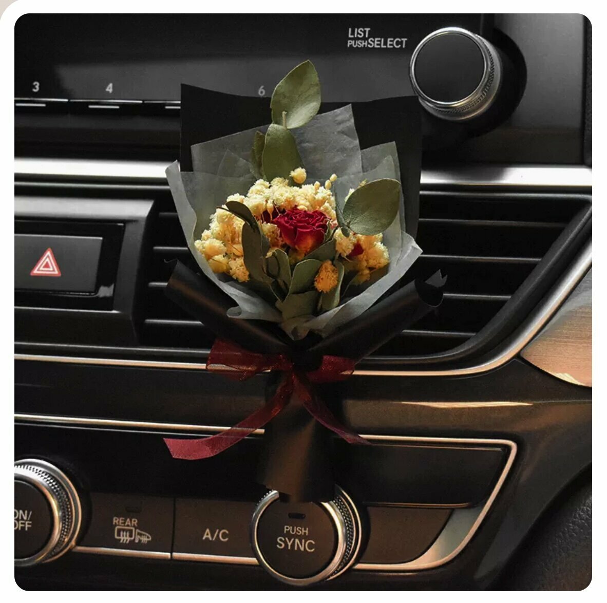 Hot selling car air vent aromatherapy small bouquet (black paper roses)