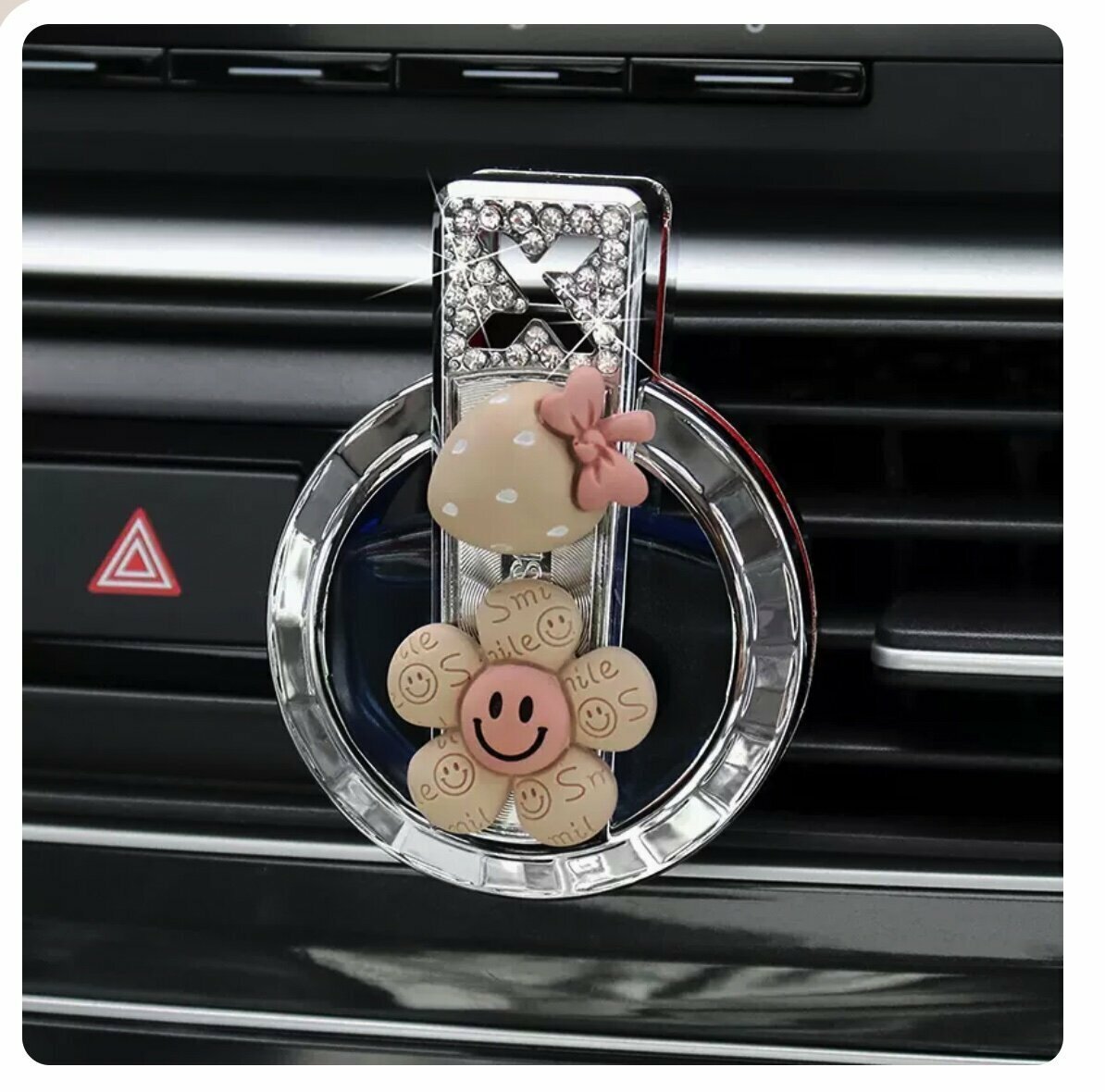 Popular car aromatherapy empty bottle (beige smiley flower + perfume bottle, 5.5*7cm)