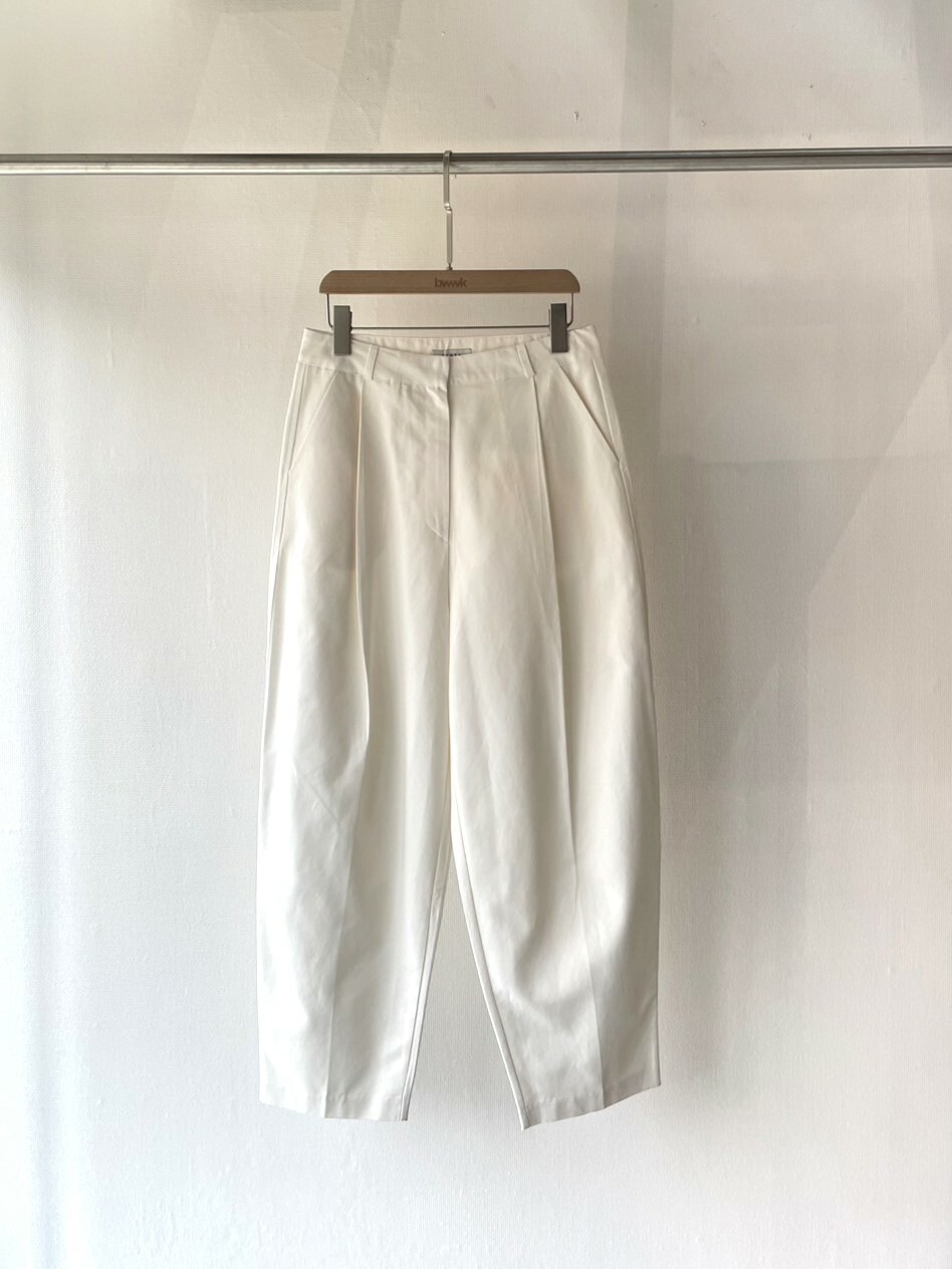 【瑕疵】白 質感修身西裝褲