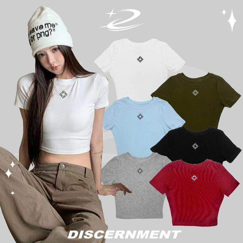 DISCERNMENT DCM 菱形 刺繡 字體 短版 顯胸 顯瘦 彈性 螺紋布