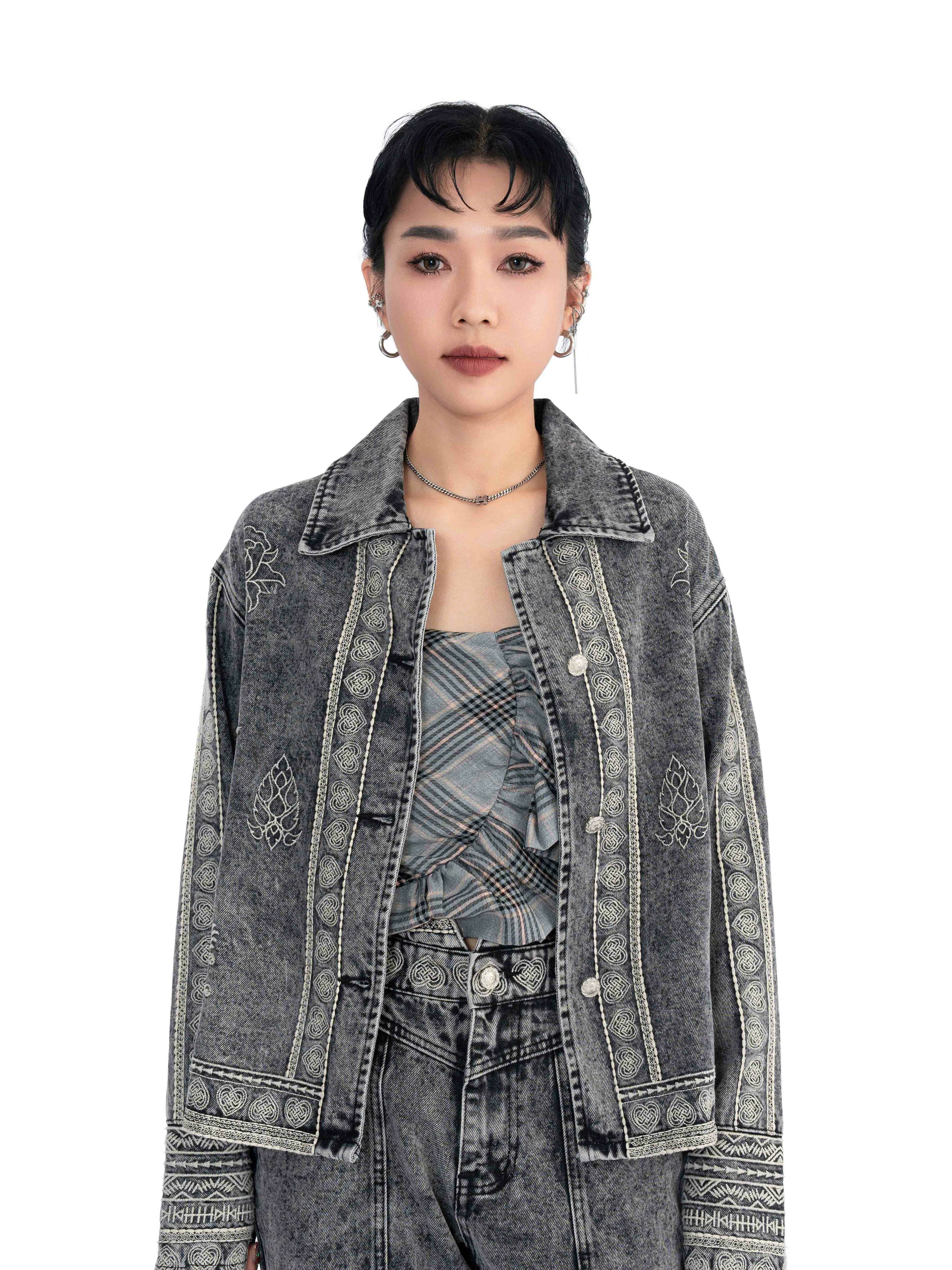 圖案繡花石磨洗水牛仔褸 (預購產品）