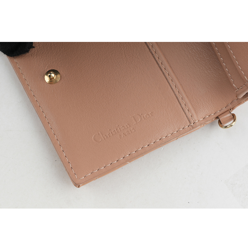 【CHRISTIAN DIOR】Lady Dior Bloom 漆皮翻蓋卡片套(玫瑰粉) S0011OVRB_M49P