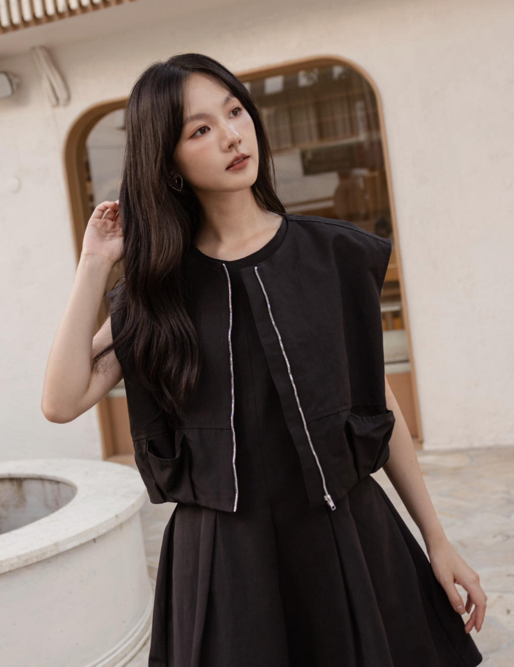 率性造型抽皺背心外套（黑色）