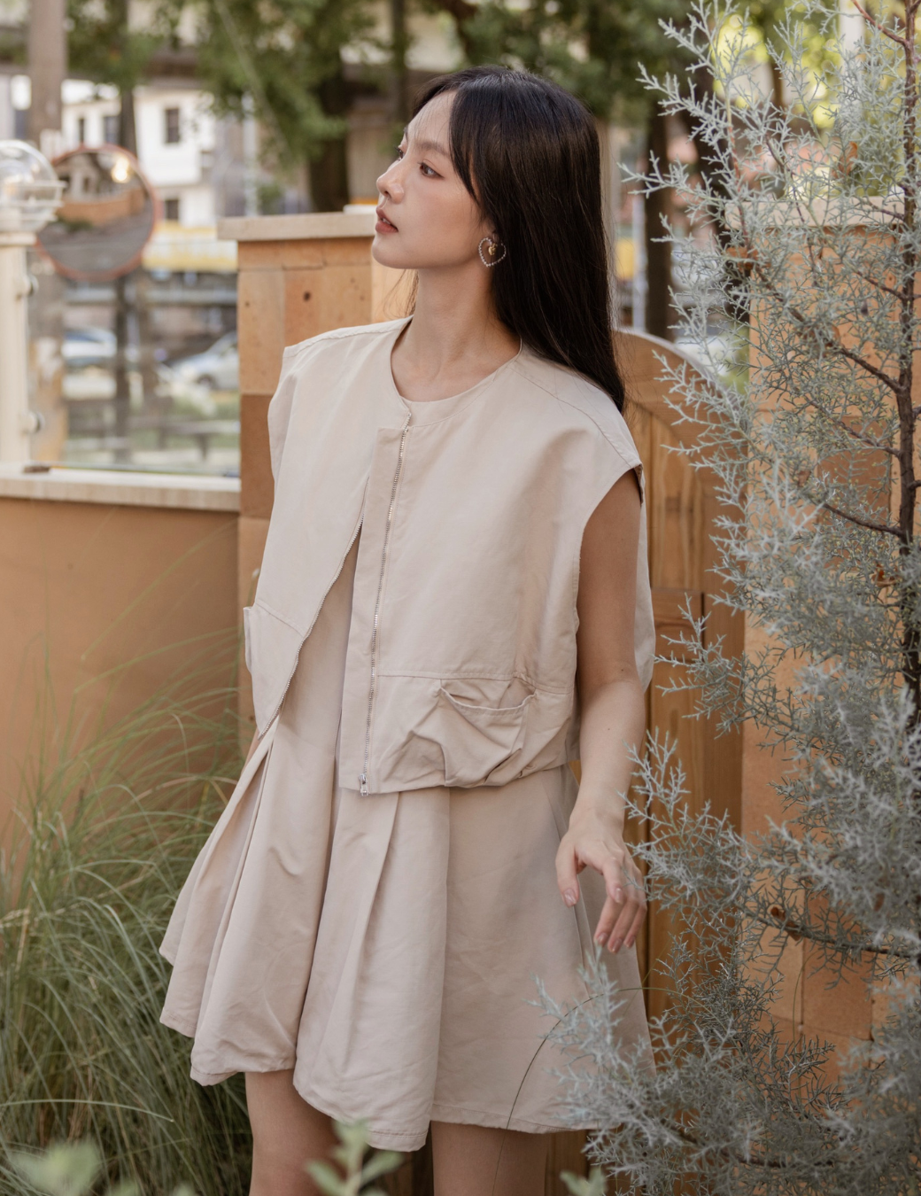 率性造型抽皺背心外套（奶茶色）