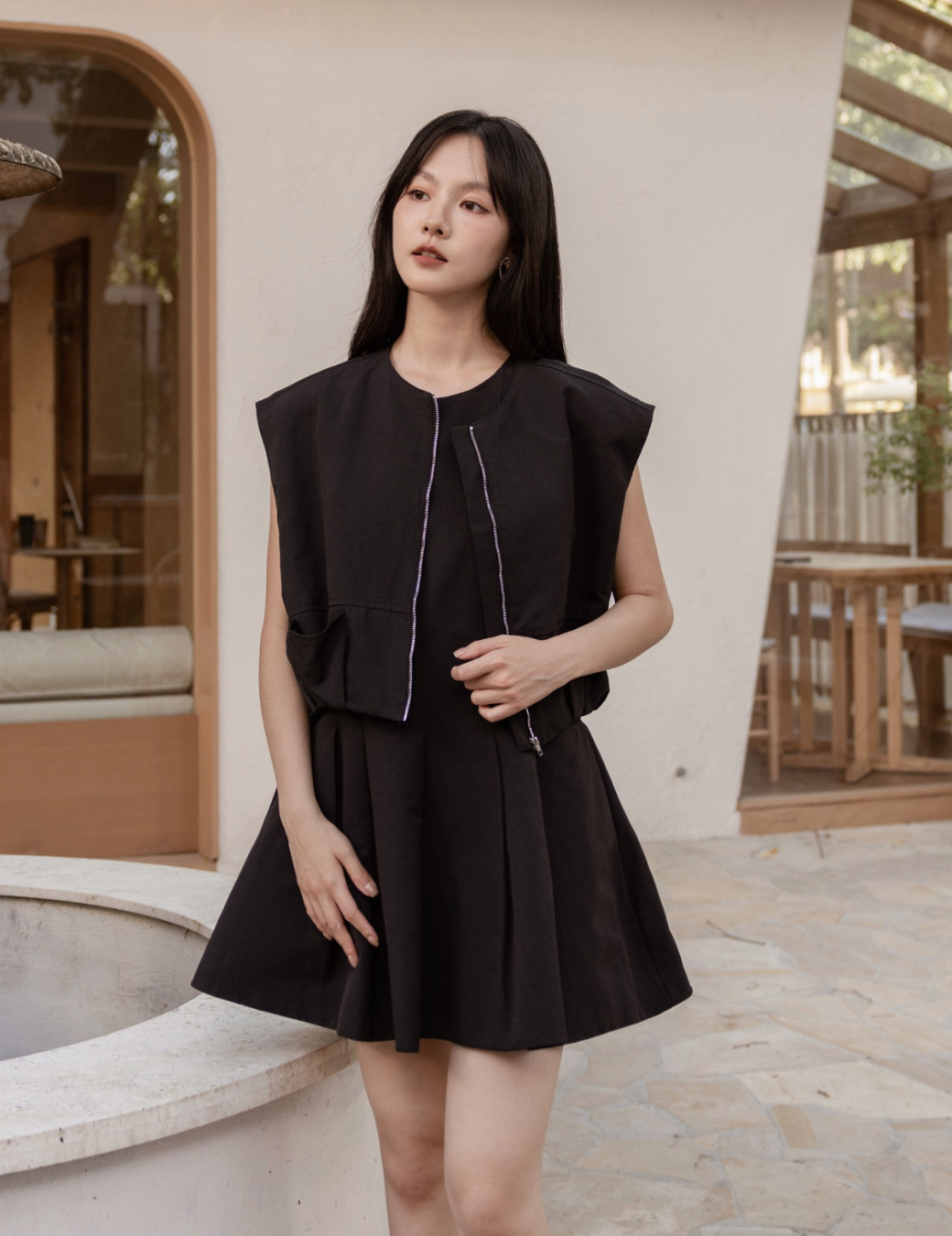 率性造型無袖短洋裝（黑色/2尺寸）