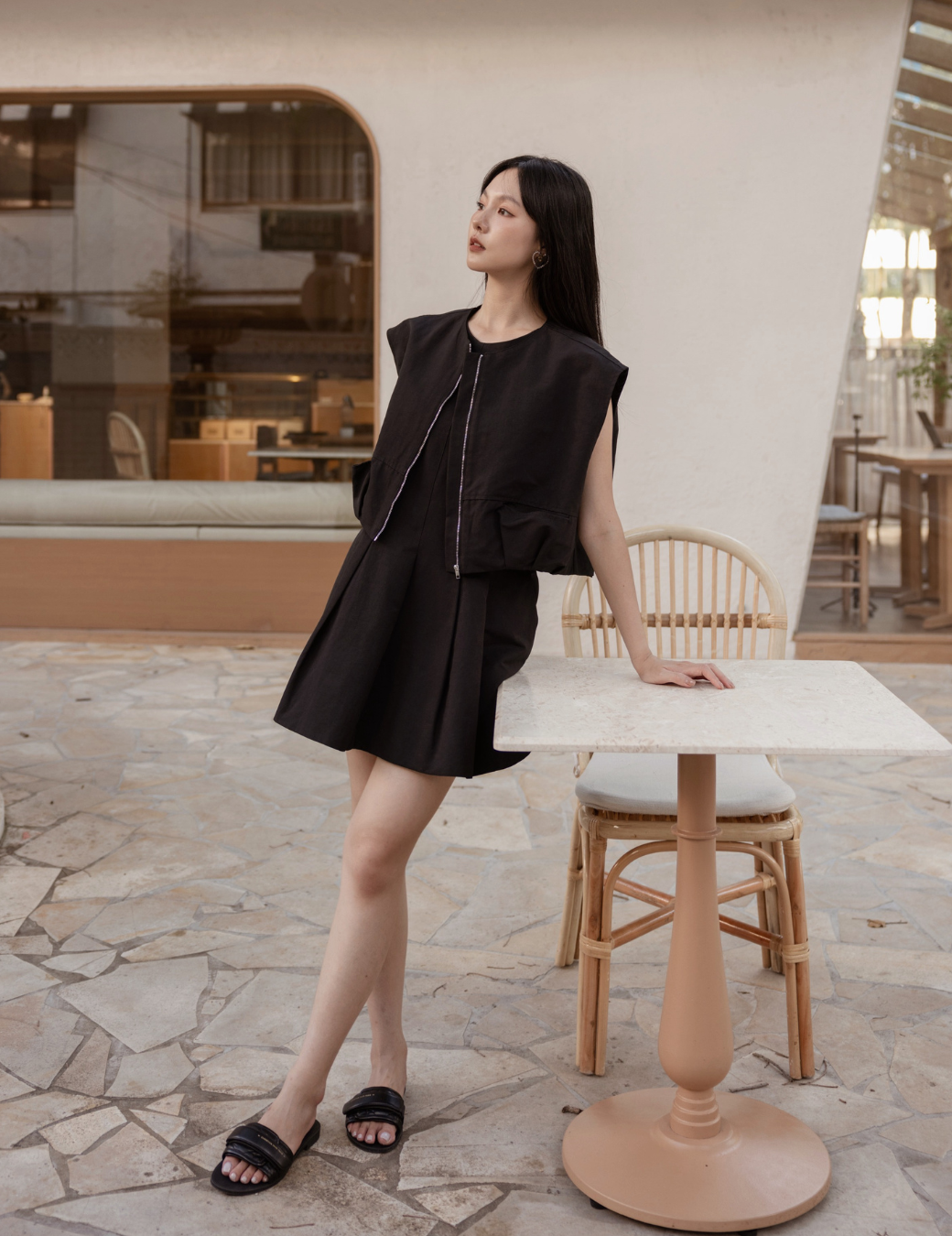 率性造型無袖短洋裝（黑色/2尺寸）