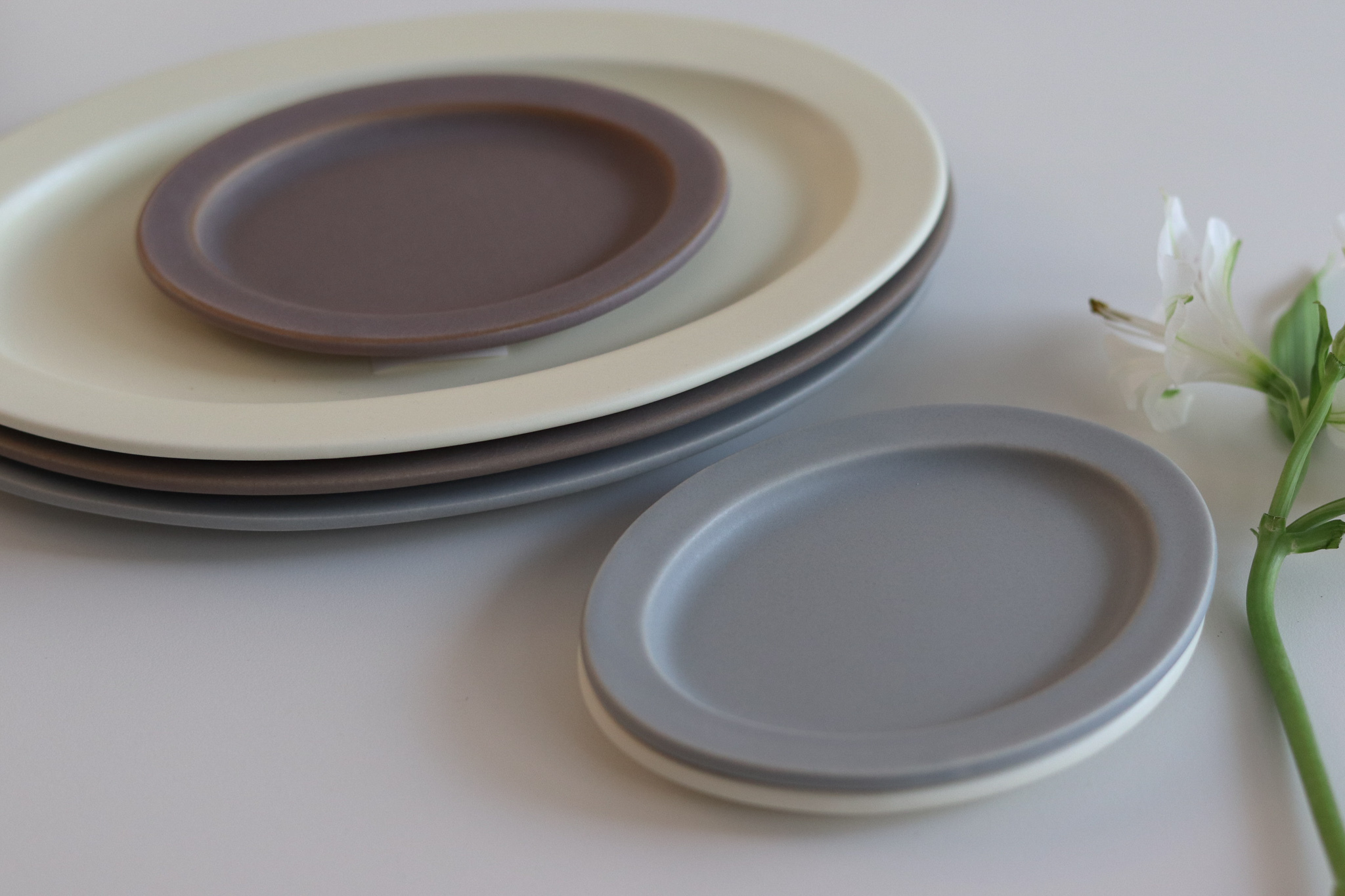 日本 SAKUZAN 作山窯 簡約 寬邊 橢圓盤