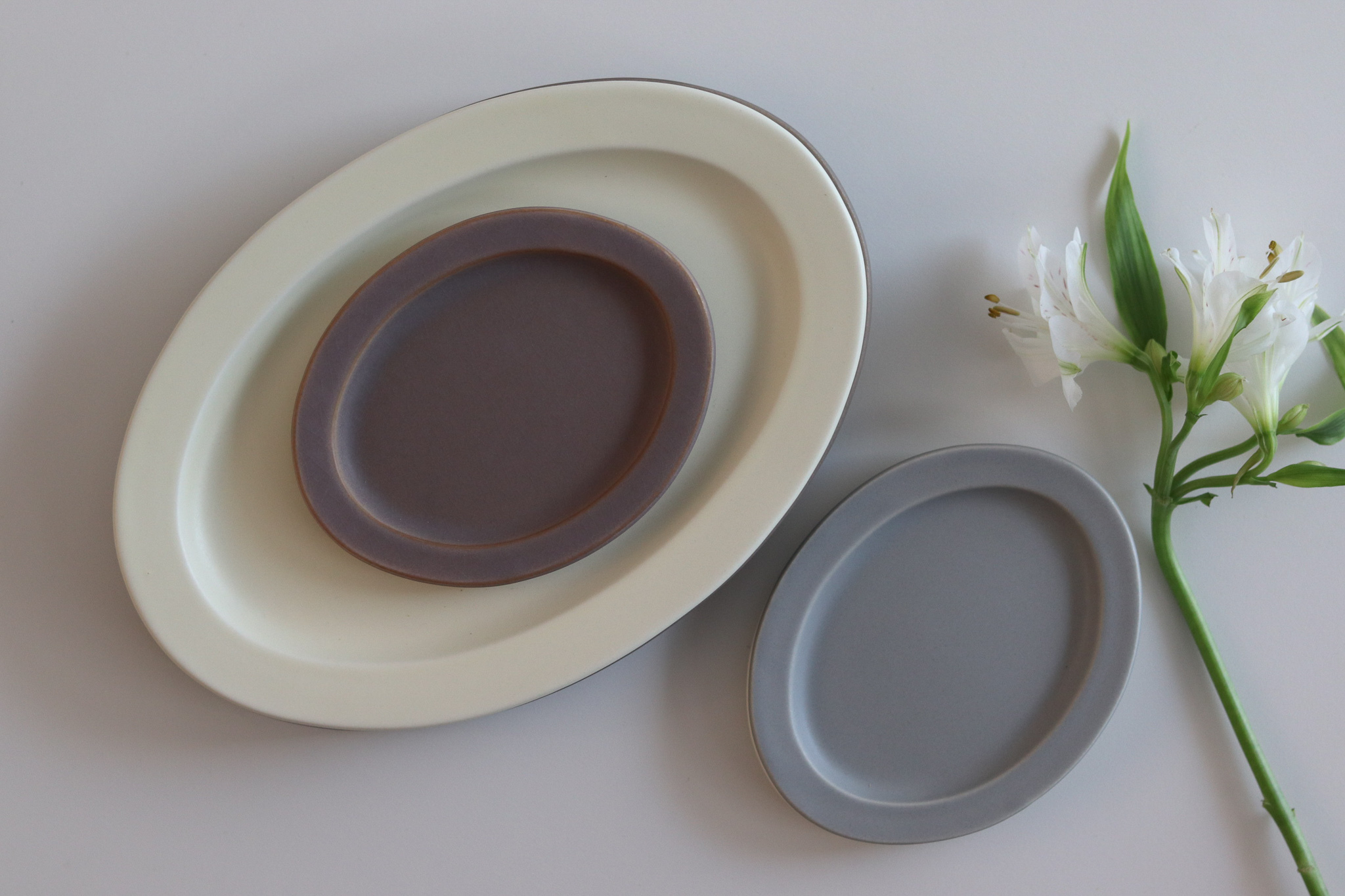 日本 SAKUZAN 作山窯 簡約 寬邊 橢圓盤