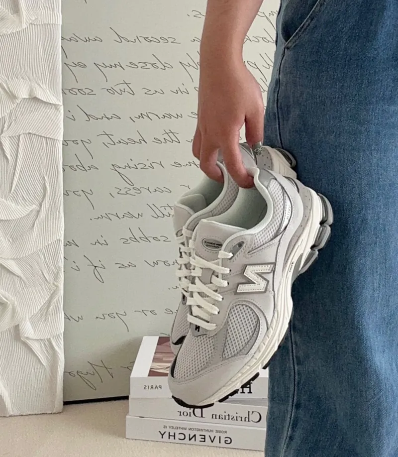 NEW BALANCE 2002R 銀白海鹽灰