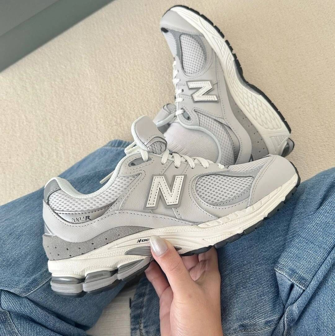 NEW BALANCE 2002R 銀白海鹽灰