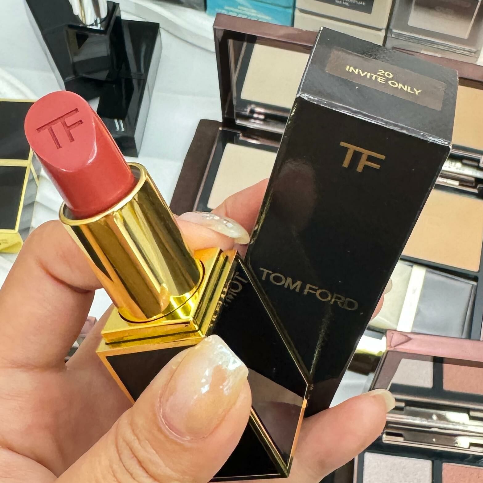 TOM FORD  烈焰幻魅唇膏【黑管】#20