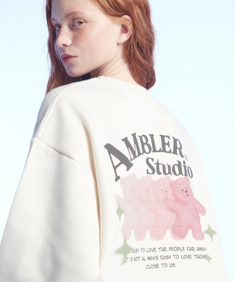 預訂｜AMBLER APPROACHING LOVE BEAR Sweatshirt (2 Color)