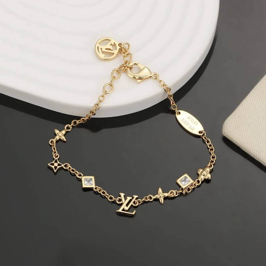 18k”lv金方鑽奢華小老花字母 定製多元素手鍊