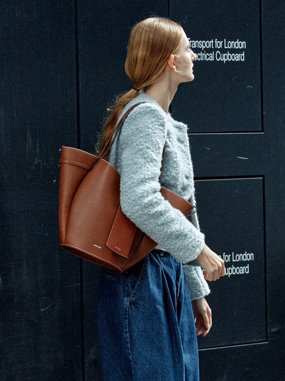 [JOY GRYSON] VASE TOTE BAG MEDIUM イシアン着用 JOY GRYSON] VASE TOTE BAG MEDIUM イシアン着用