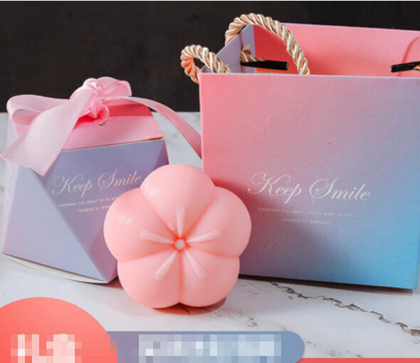 Hotly recommended handmade flower essential oil facial soap (gift box + handbag **free foaming net) [Sakura powder/sakura fragrance]