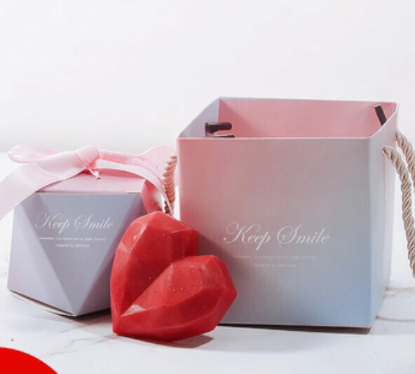 Hotly recommended festive red handmade essential oil soap (ribbon gift box + handbag) [maroon red]