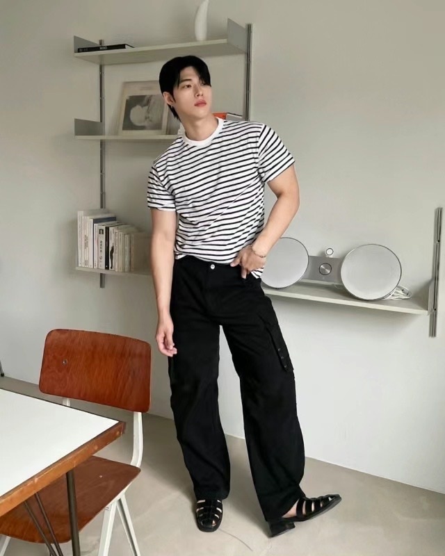 【HERETICS STUDIO 】韓國 고품질 歐爸! 合身款 線條 條紋 寬鬆 上身 短袖