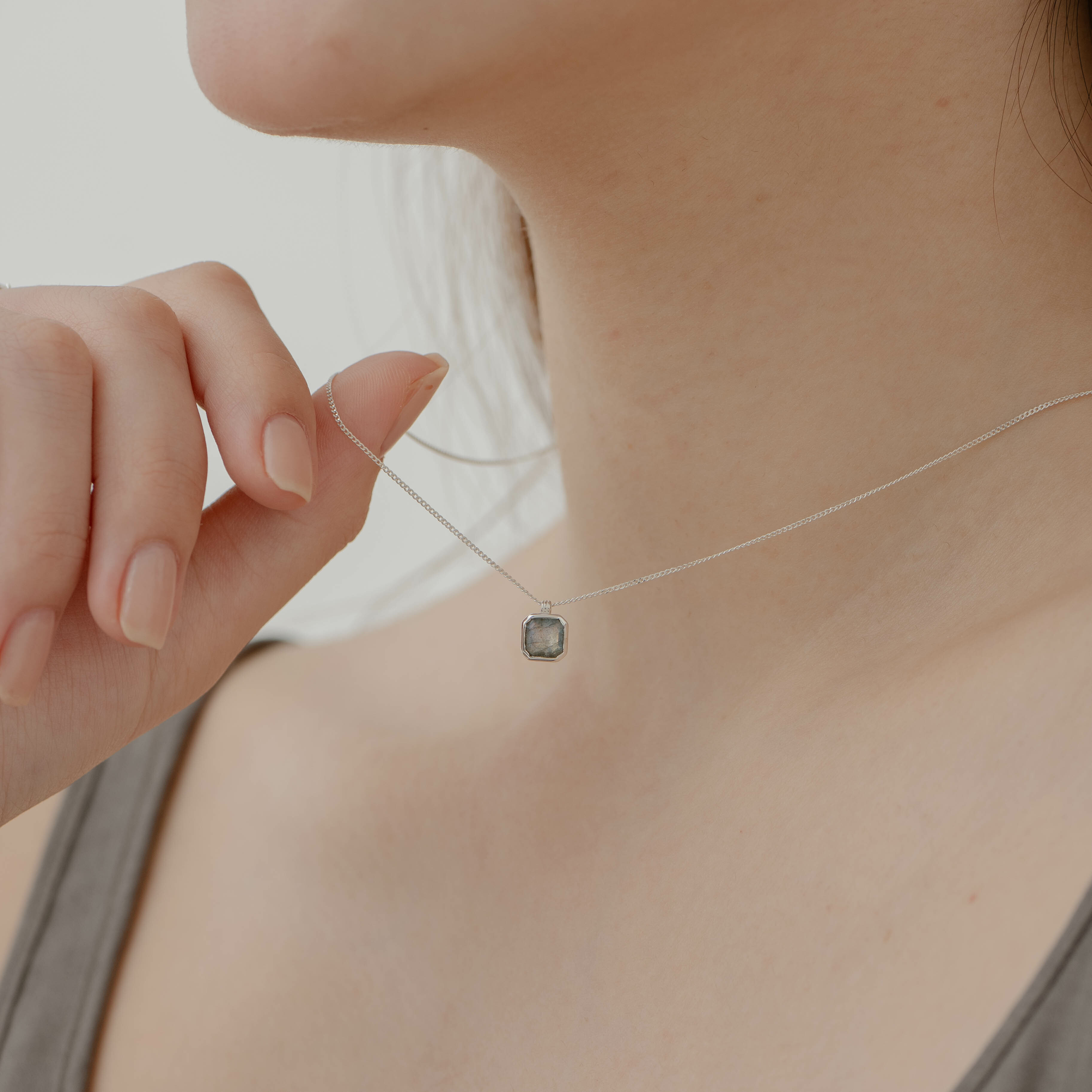 簡約Asscher拉長石項鍊