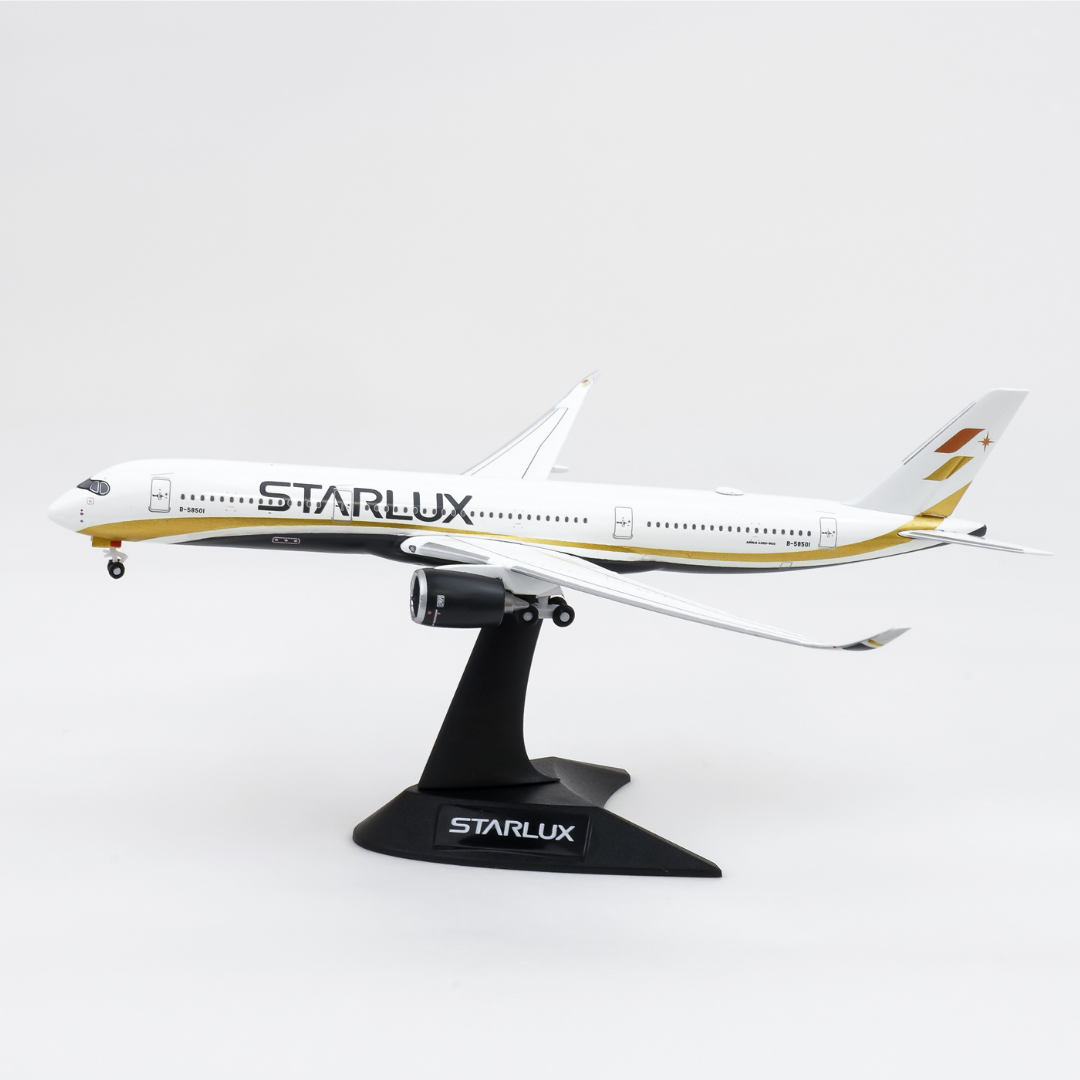 STARLUX | A350-900 1: 500 Aircraft Model (Herpa)