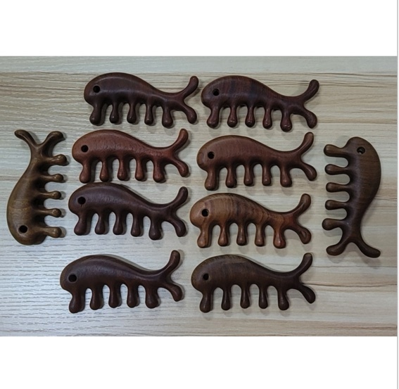 Popular massage and head therapy golden sandalwood comb, five-tooth comb for head meridians (dolphin comb in cloth bag - 1 random one from the main picture)