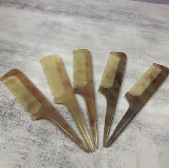 Popular natural horn massage distribution comb Guasha massage head comb (1 horn comb)