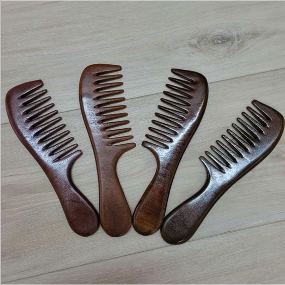 Hot style thickened anti-static massage dense-tooth golden sandalwood comb (sandwood dense comb - 1 random) length: 20cm