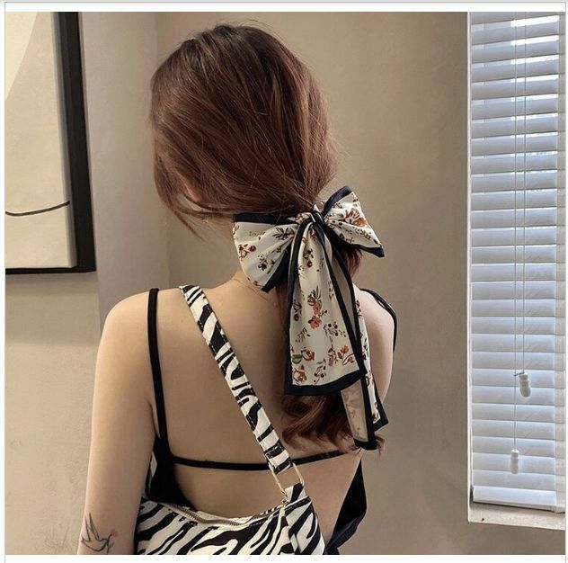 Popular retro French bow streamer ribbon headband (temperament little flower)