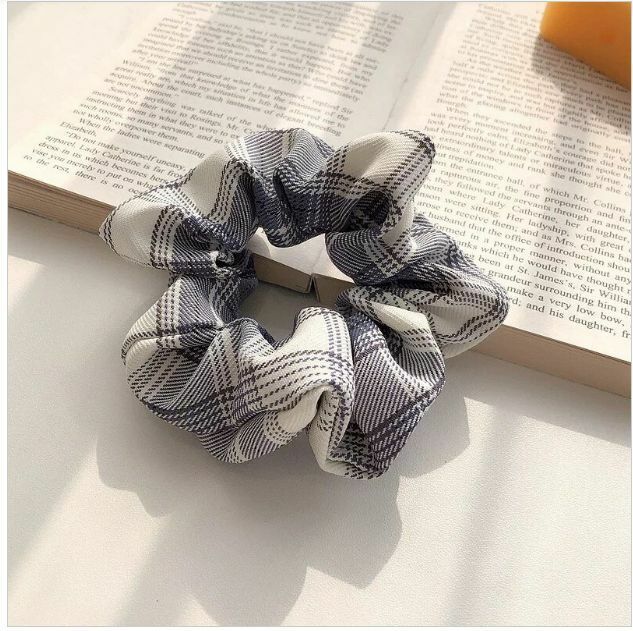 Popular Japanese checkered large intestine hair tie (black and white checkered)