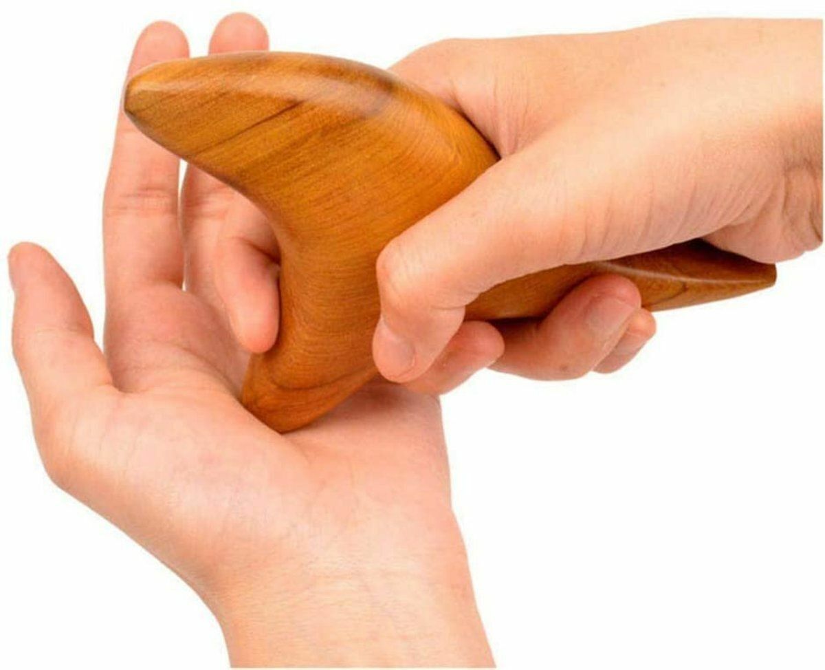 New 100% pure natural high-grade sandalwood comb, unblocking acupuncture points, meridians, lymphatics, health care, scraping board, acupuncture pen, massage cone (triangular scraping board)