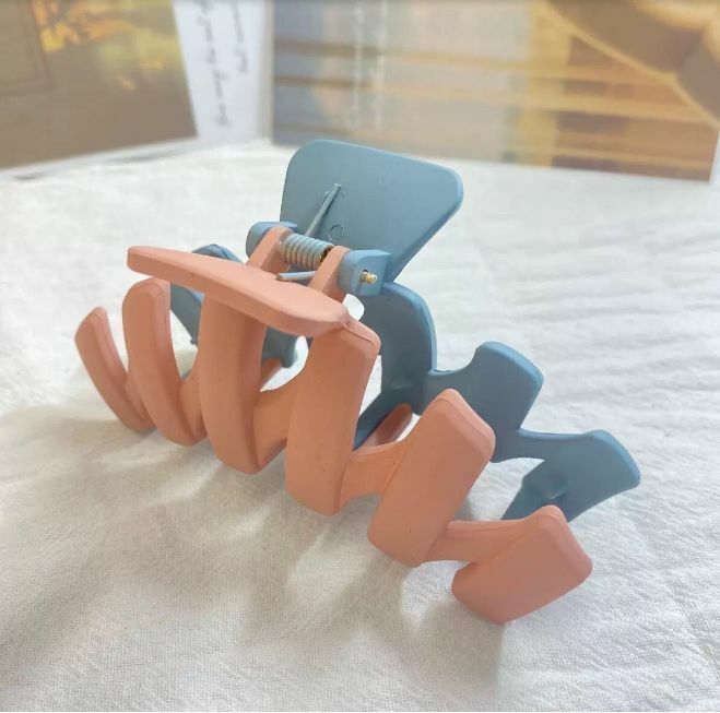 Hot Selling Irregular Color Matching Shark Hair Clip (Pink Double Match)