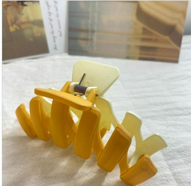 Hot selling irregular color matching shark hairpin (yellow double spelling)
