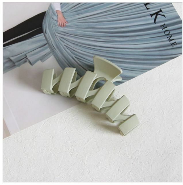 Hot selling simple large irregular shark hairpin (milk green)