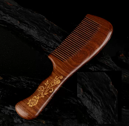 Popular natural sandalwood carved gold peach wood comb (wavy handle sandalwood comb - rose) (size: length 187 width 53mm)