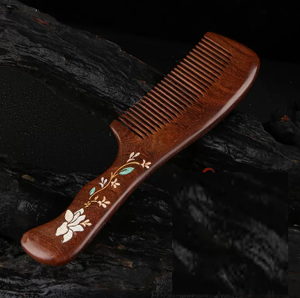 Popular natural sandalwood carved gold-painted myrtle comb (wavy handle sandalwood comb - painted) (size: length 207, width 59mm)