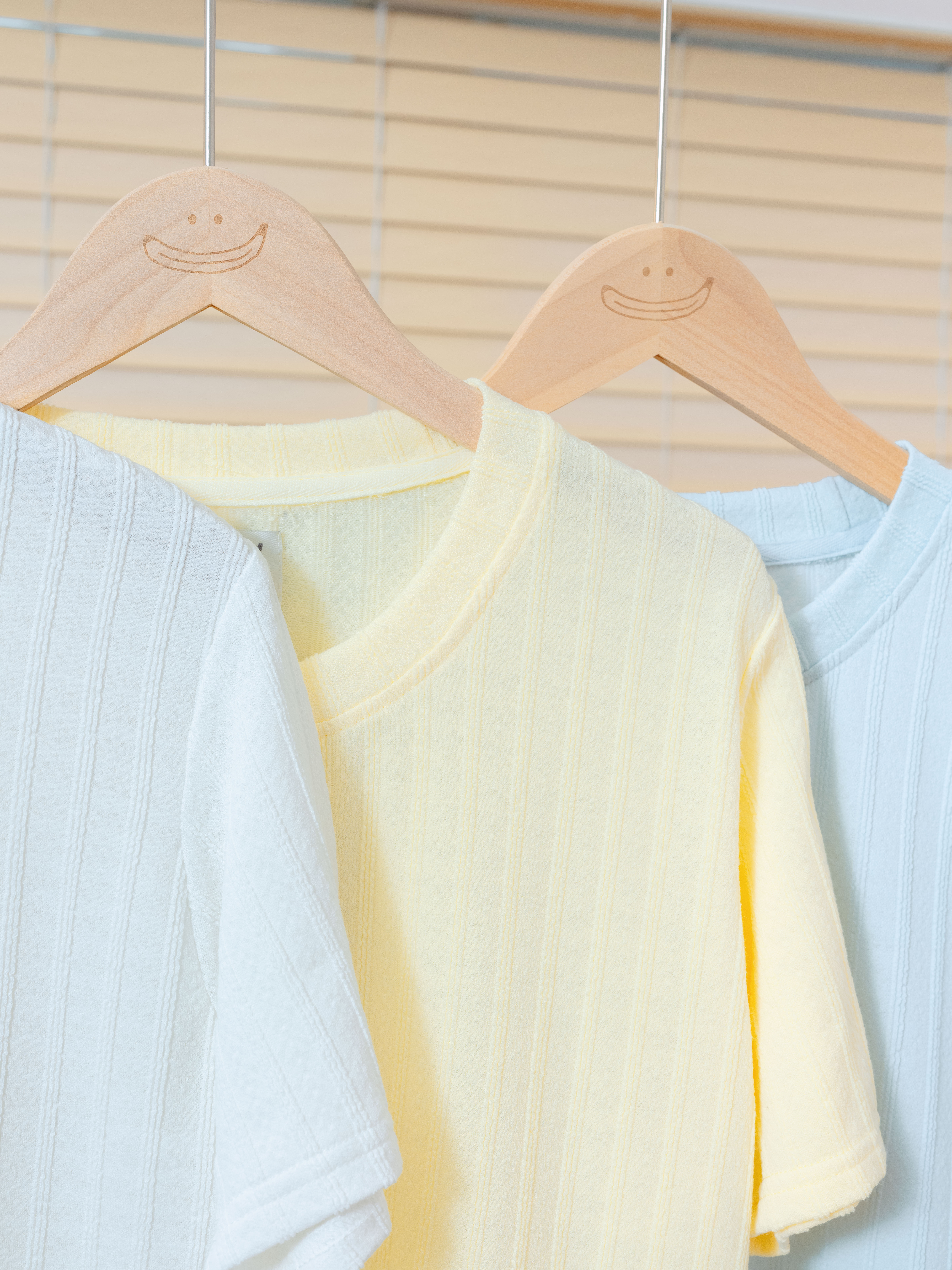 三色 / 圓領坑紋短袖上衣/ Round Neck Ruffle Tee