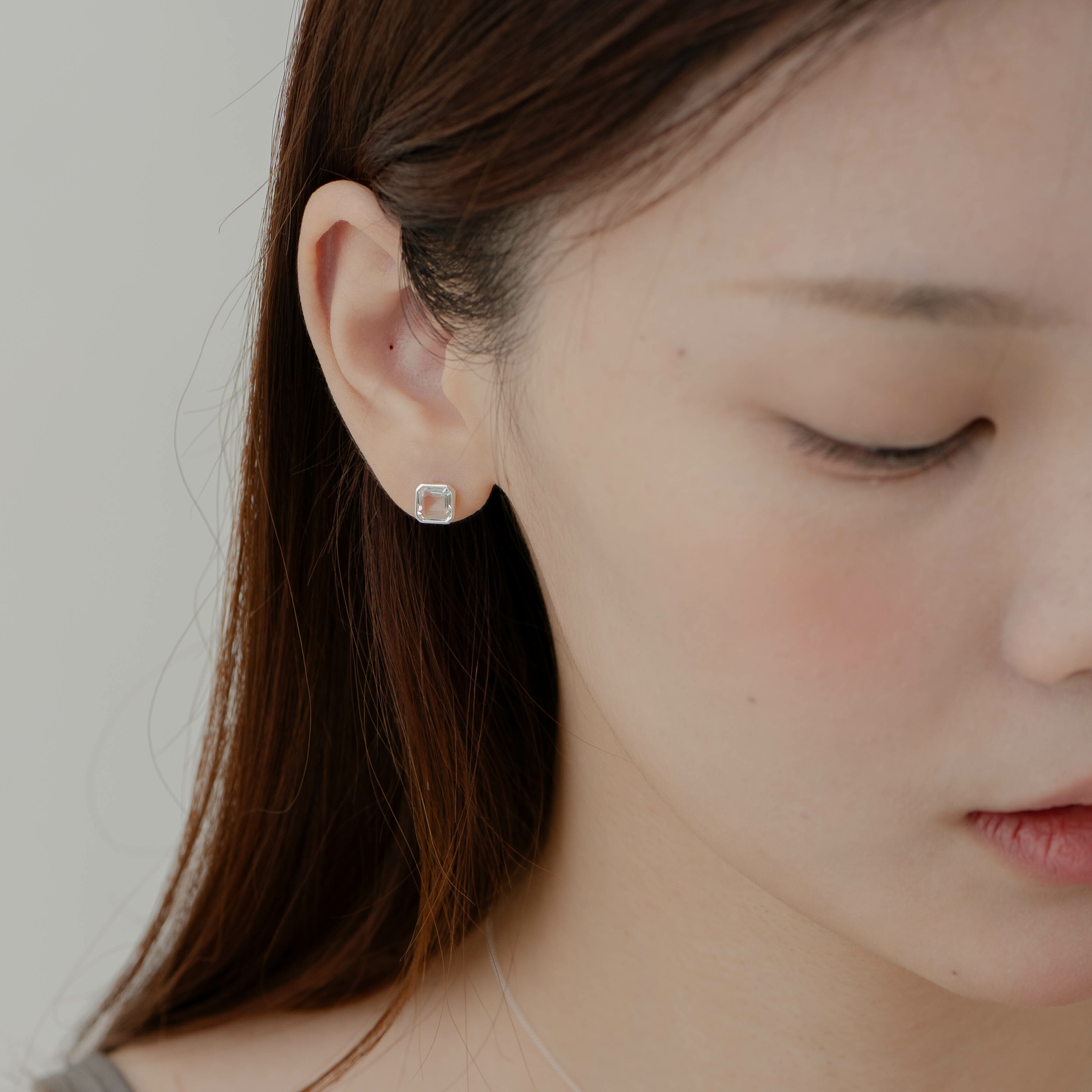 簡約Asscher白水晶貼耳耳環