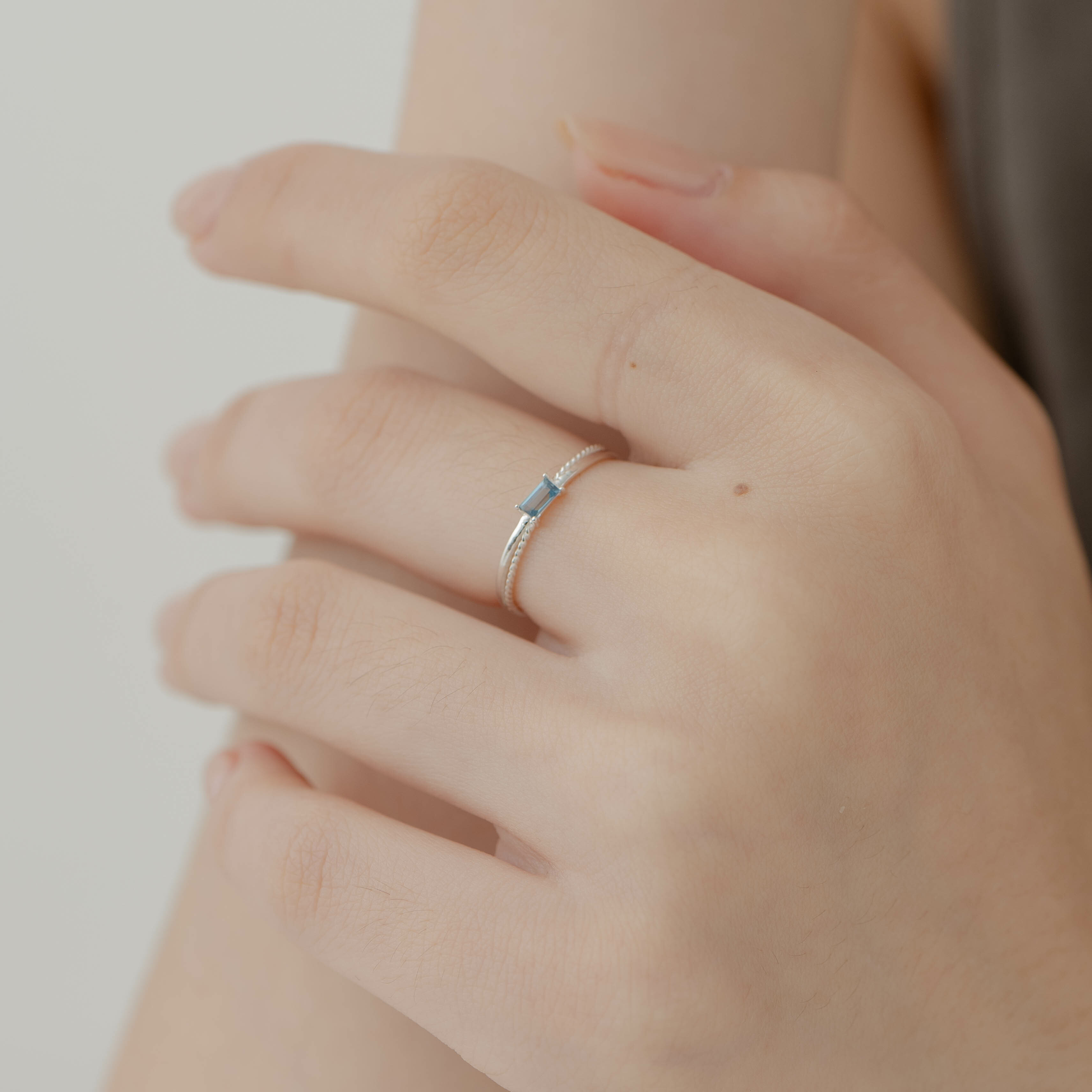 交錯麻花Baguette倫敦托帕石戒指