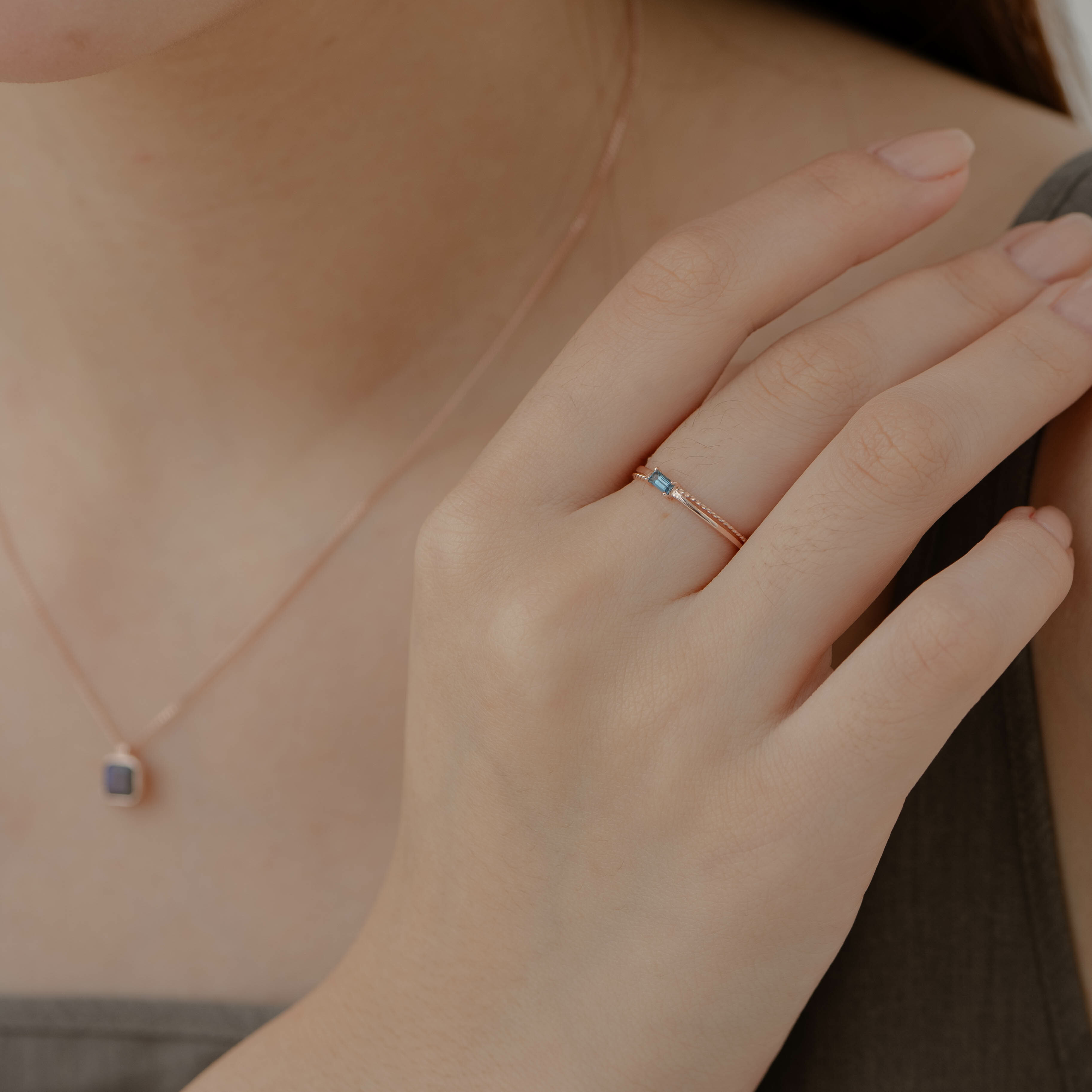 交錯麻花Baguette倫敦托帕石戒指