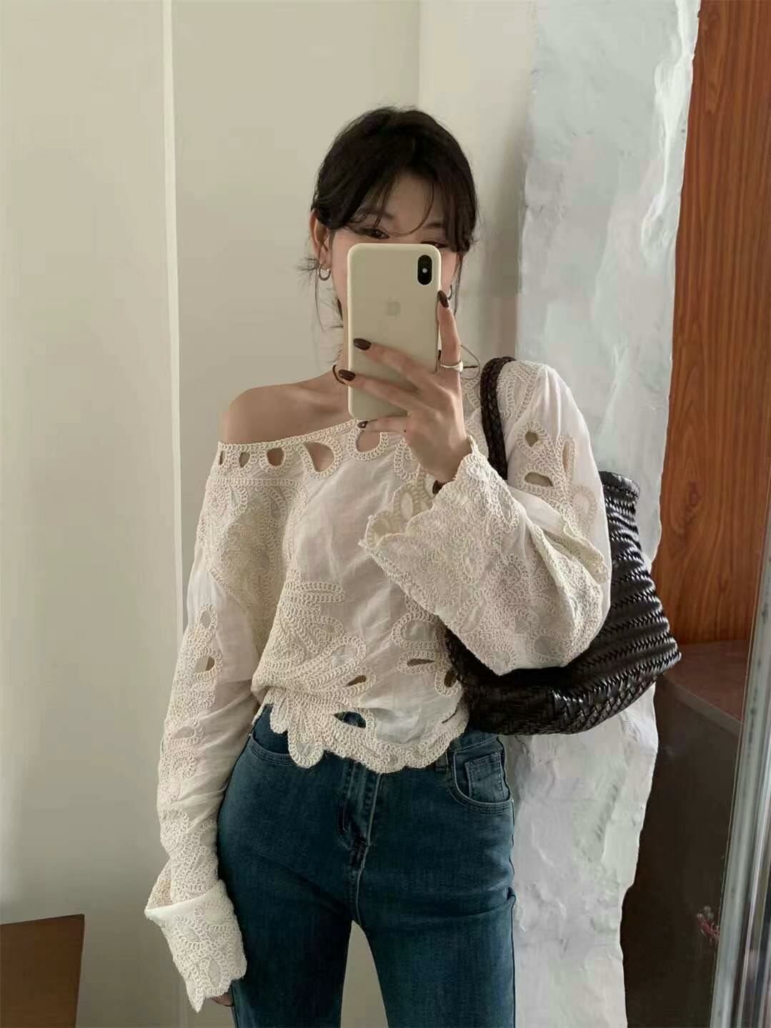 通花刺繡波浪袖口上衣(杏色)