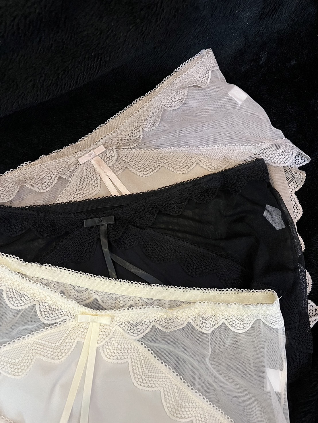 無痕蕾絲透膚內褲