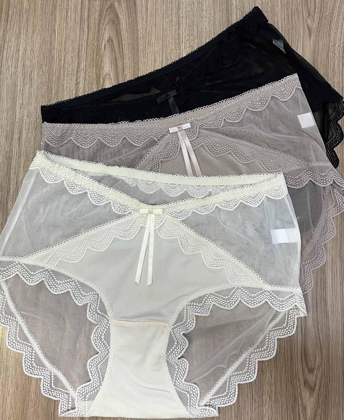 無痕蕾絲透膚內褲
