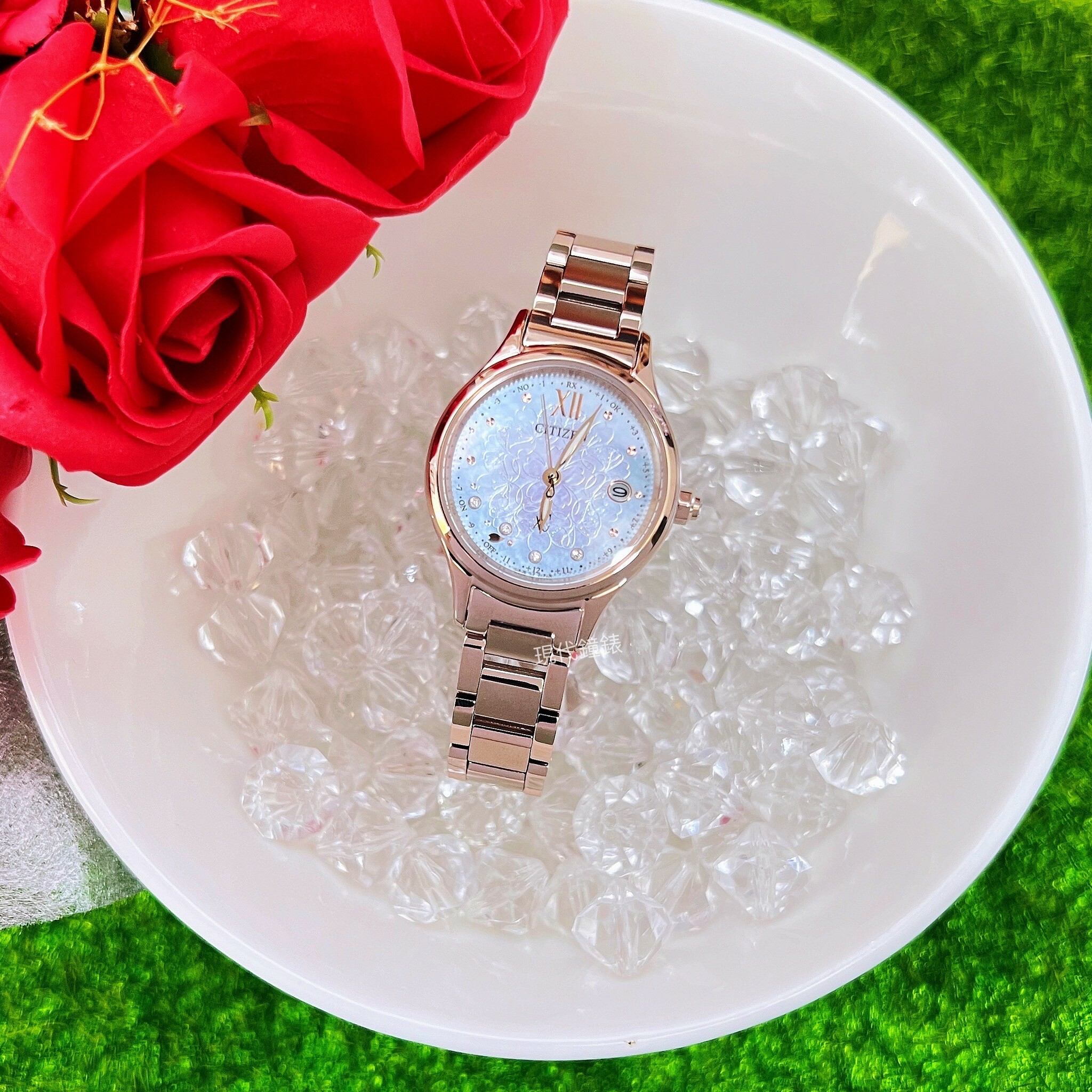 【CITIZEN星辰】XC系列 櫻花粉晶鑽光動能電波女錶 ES9497-88X 27mm 現代鐘錶