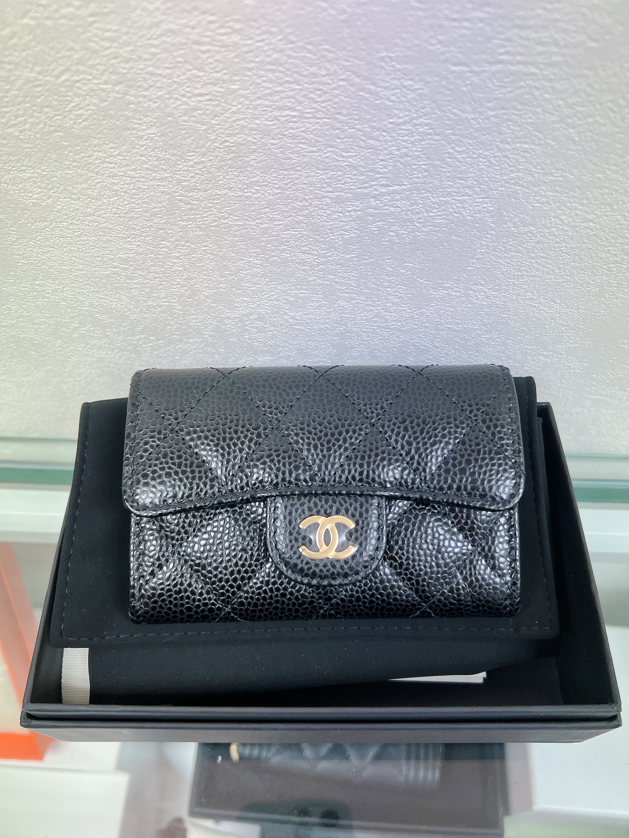 *Unused* Chanel classic flap card holder (black caviar/ GHW)