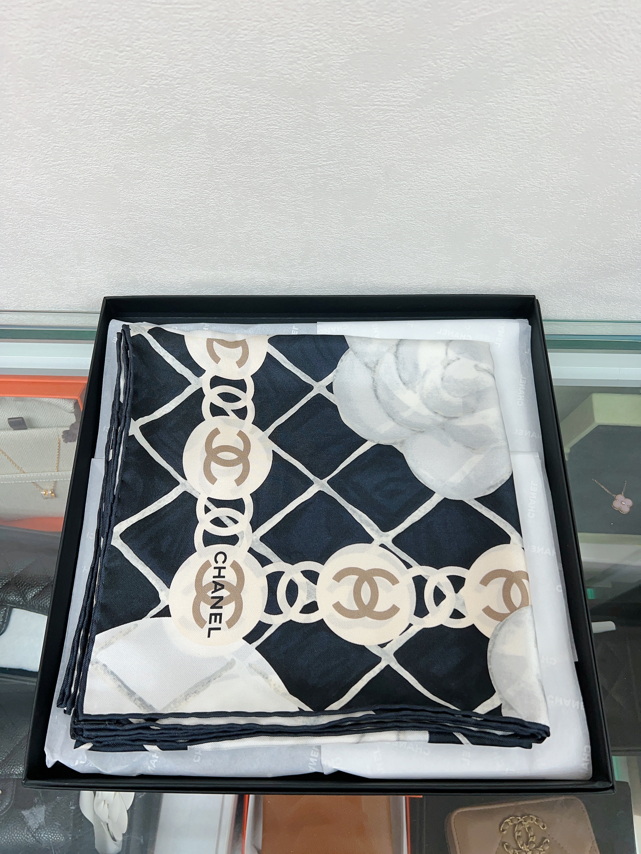 *Unused* Chanel scarf 90cm camellia