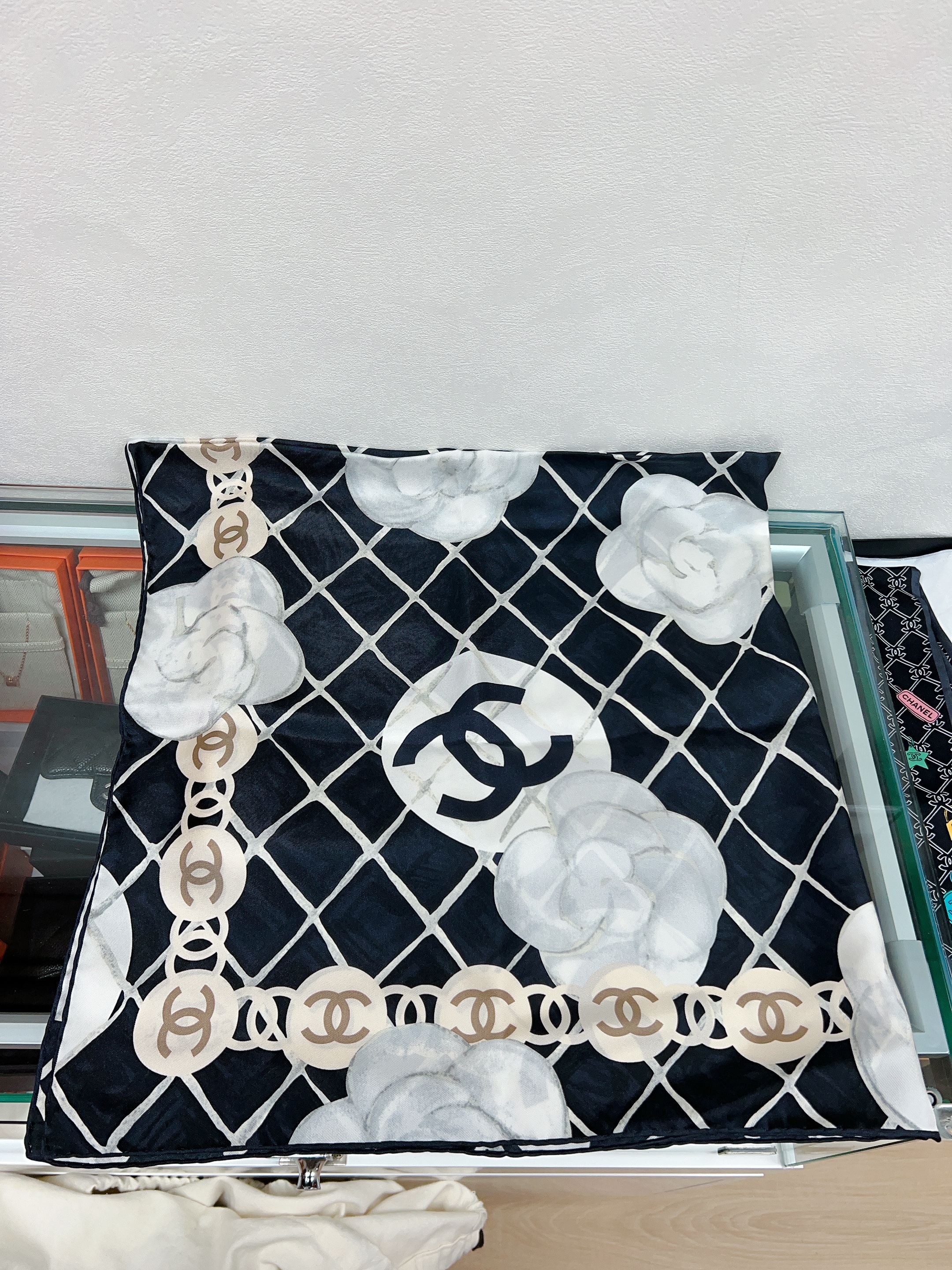 *Unused* Chanel scarf 90cm camellia