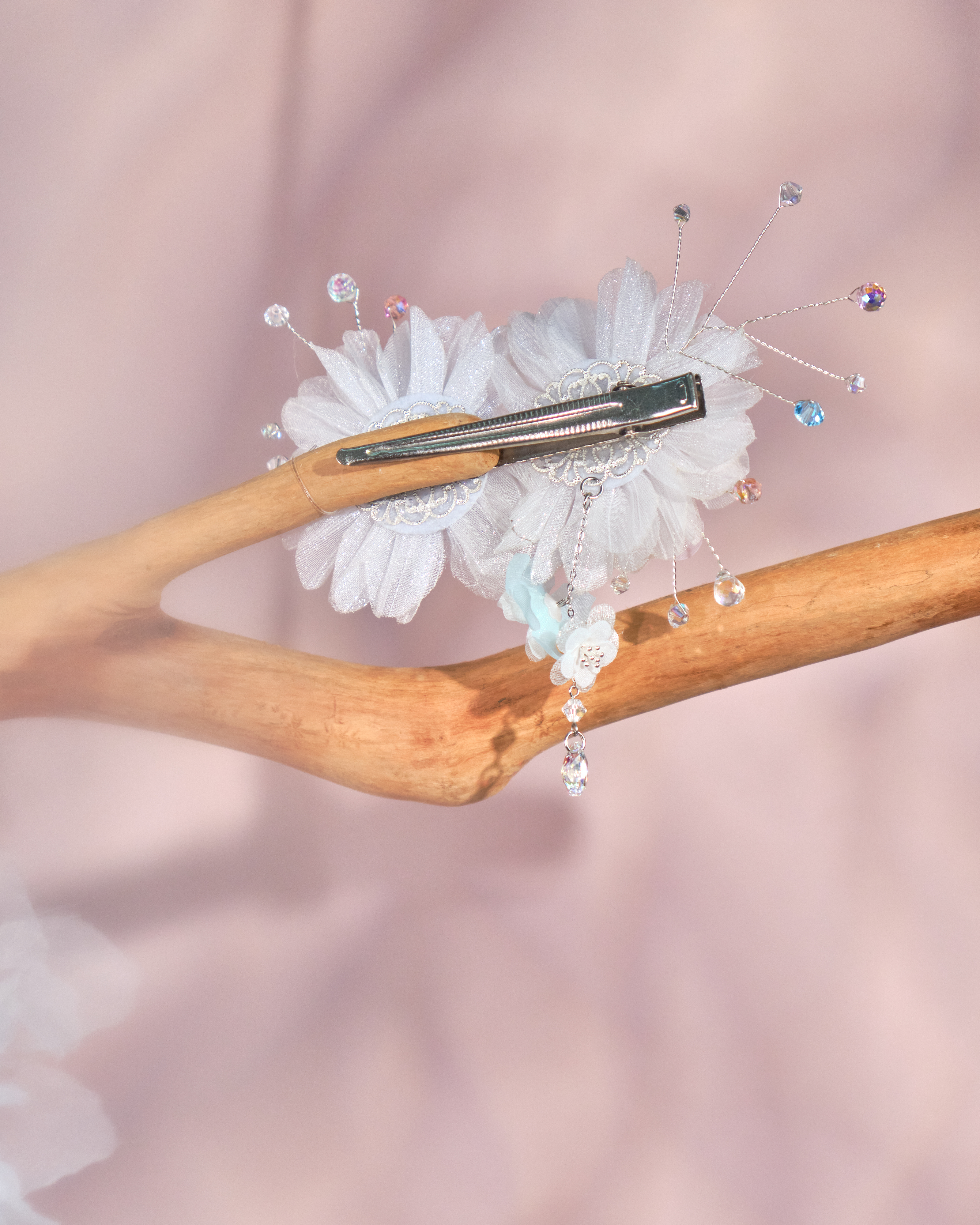 11113 Emi Soft Petals Clip Earrings and Hair Clip Set