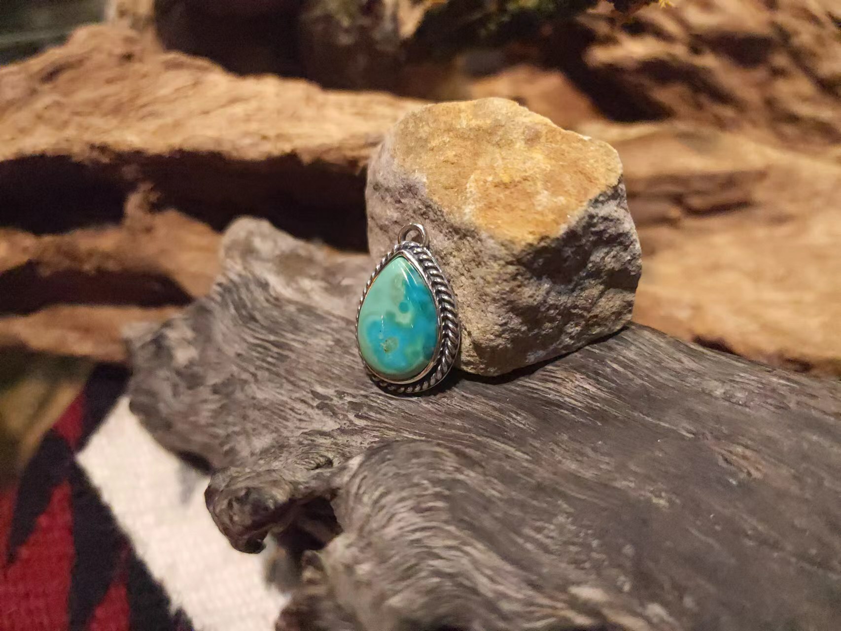 Black Venom Jewelry- Freedom & Prayer Sleeping Beauty 銀繩松石吊墜